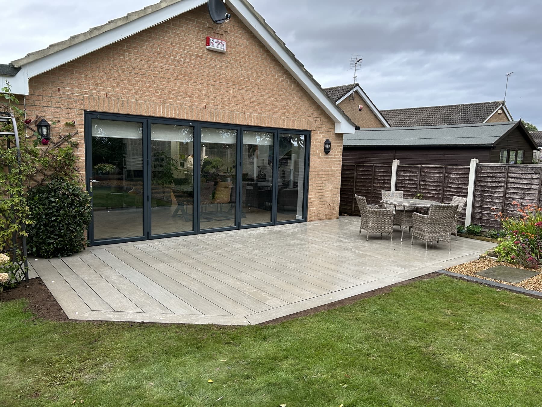 Composite Deck & Garden Finish — image 1