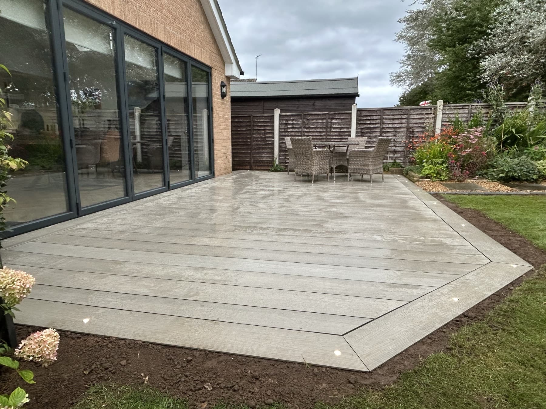 Composite Deck & Garden Finish — image 4