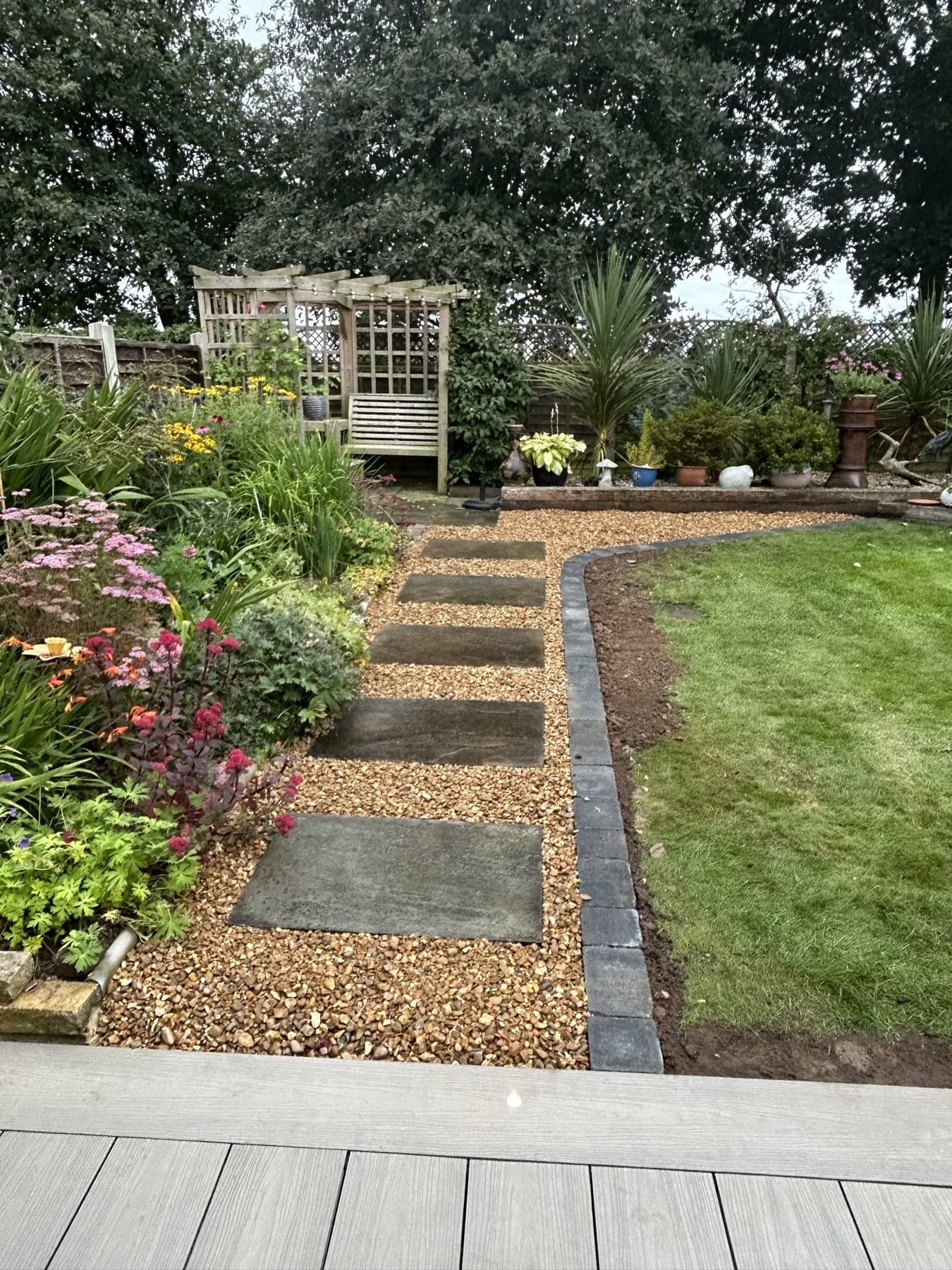 Composite Deck & Garden Finish — image 5
