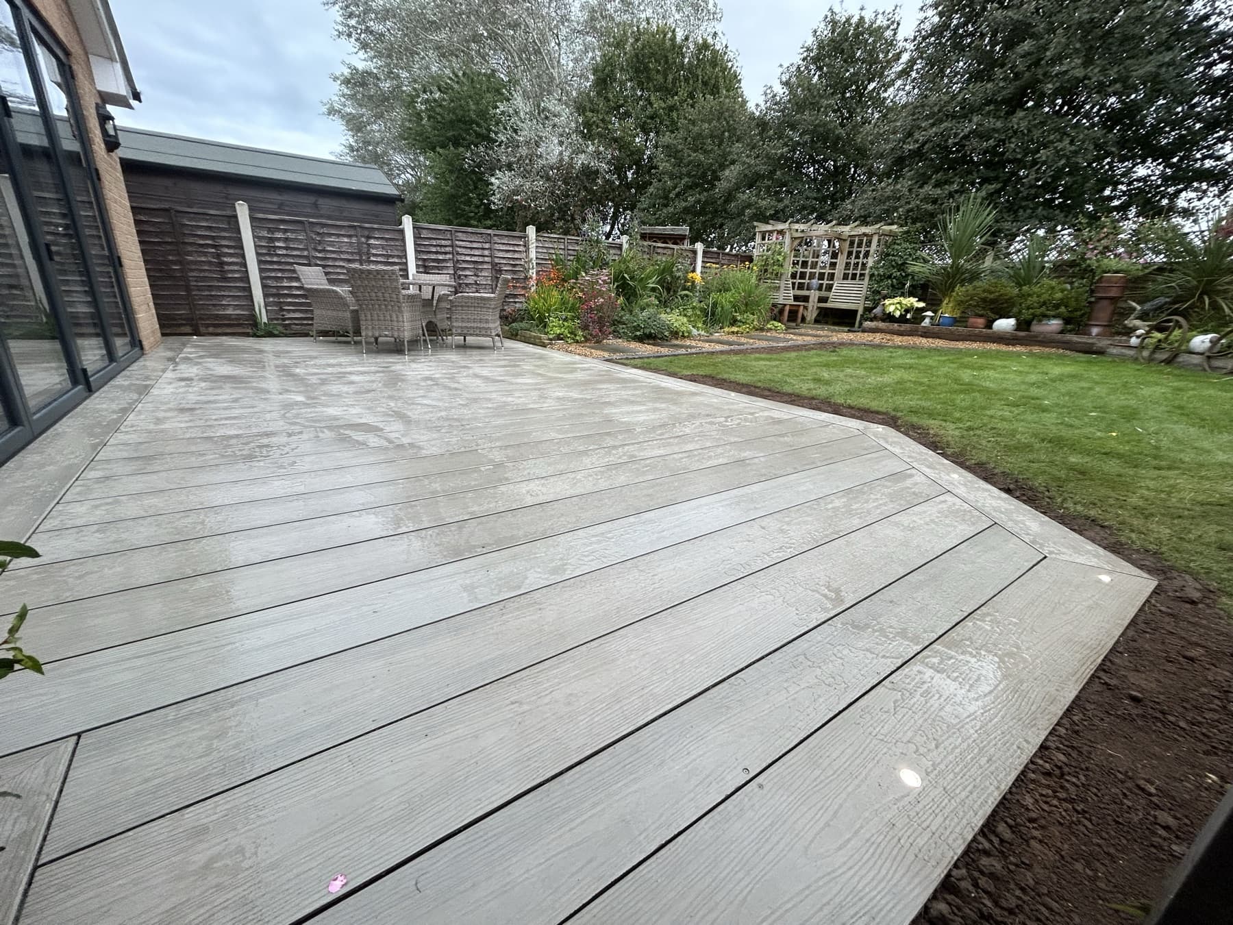 Composite Deck & Garden Finish — image 8