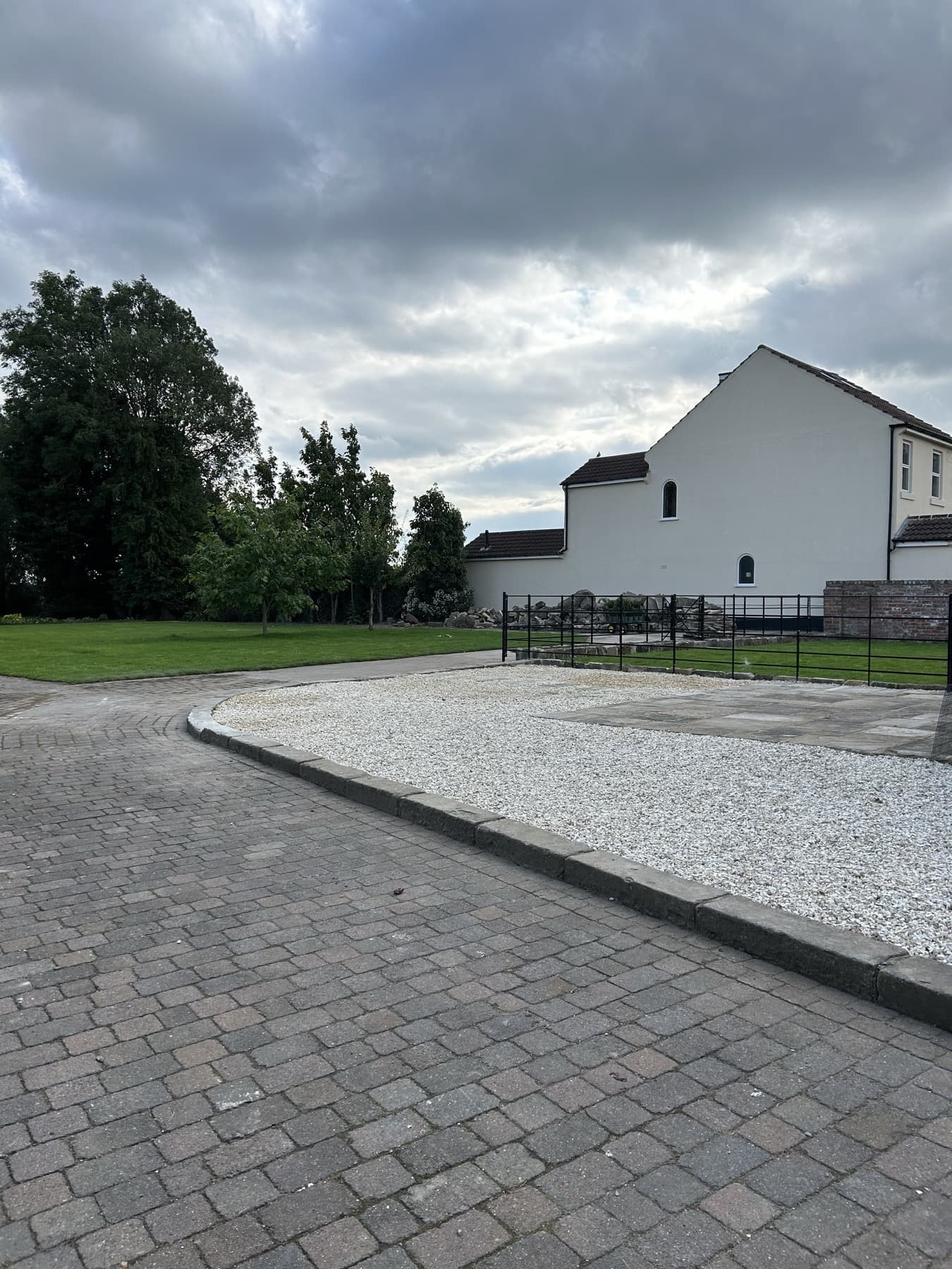 Estate Railings & Gate — image 2