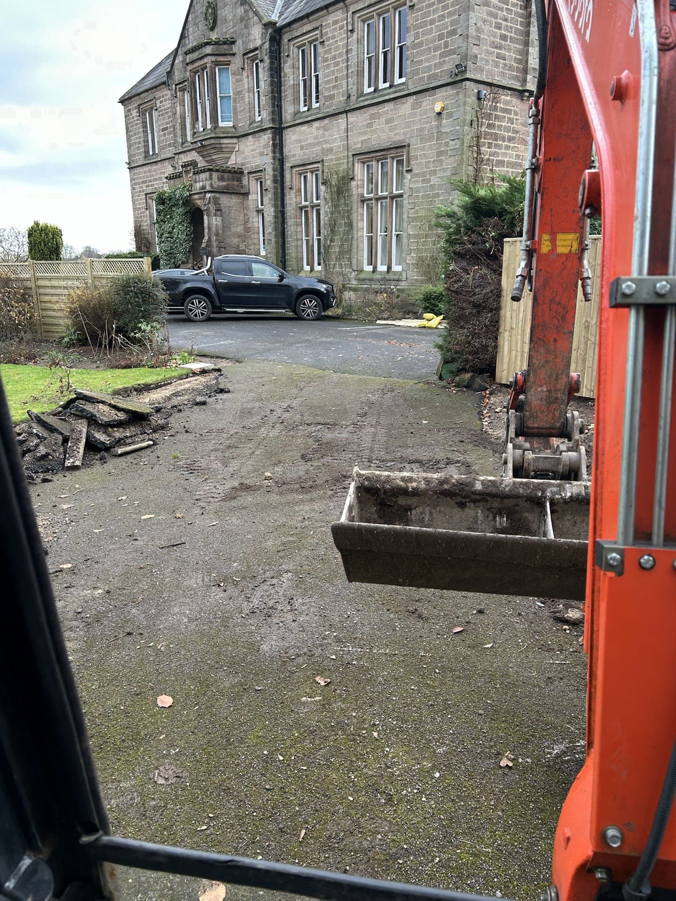 Stone Property Driveway & Fencing — image 1