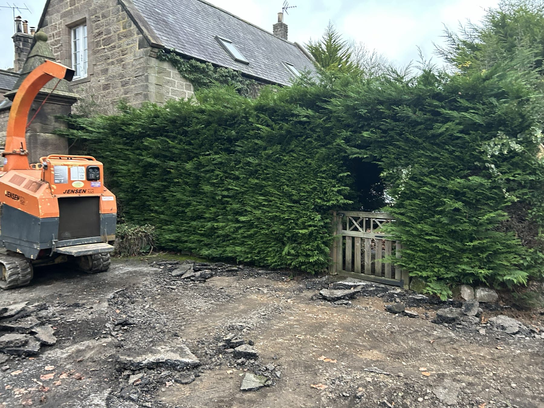 Stone Property Driveway & Fencing — image 4