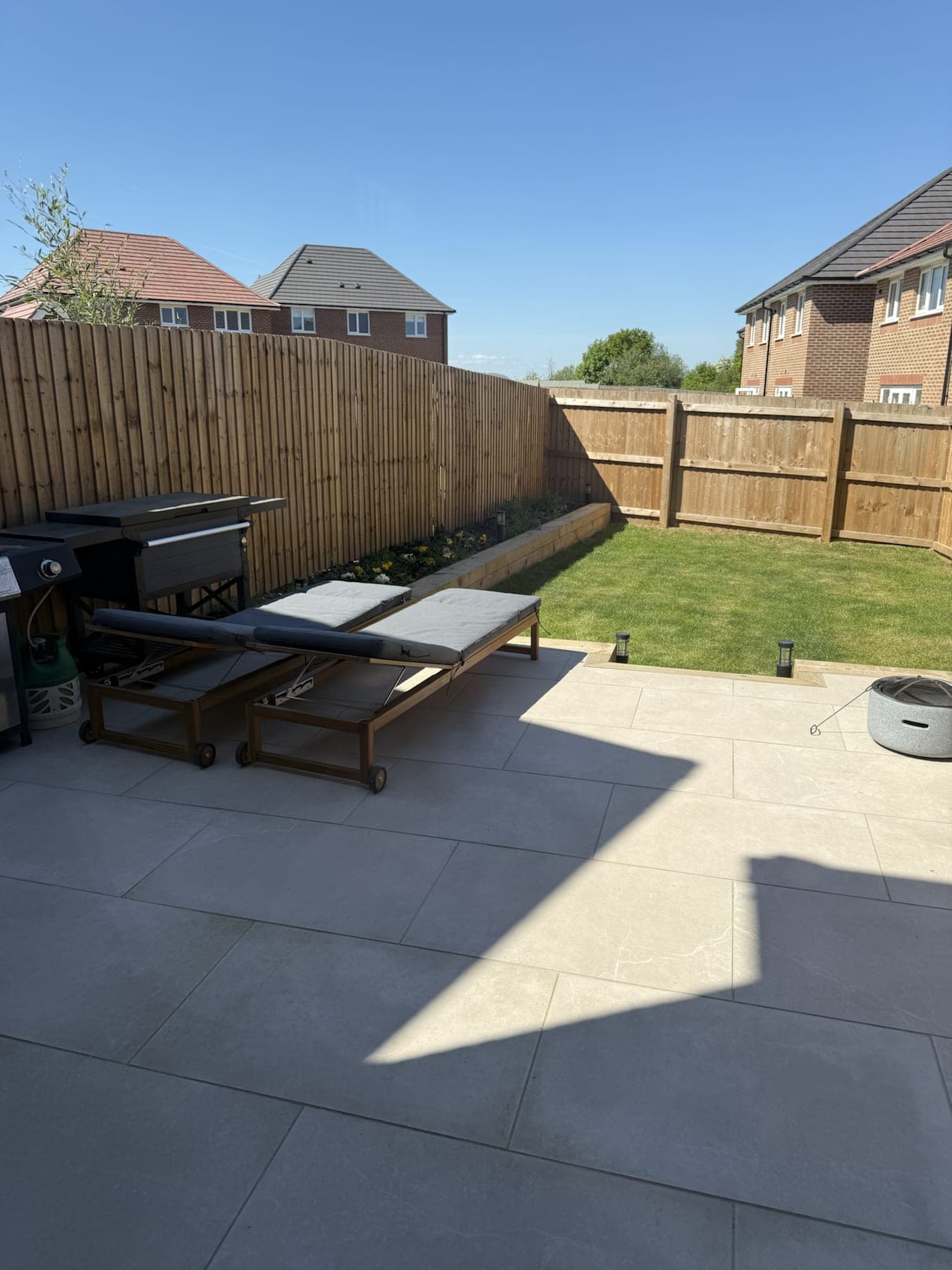 Tiered Gravel Garden & Stone Patio — image 7