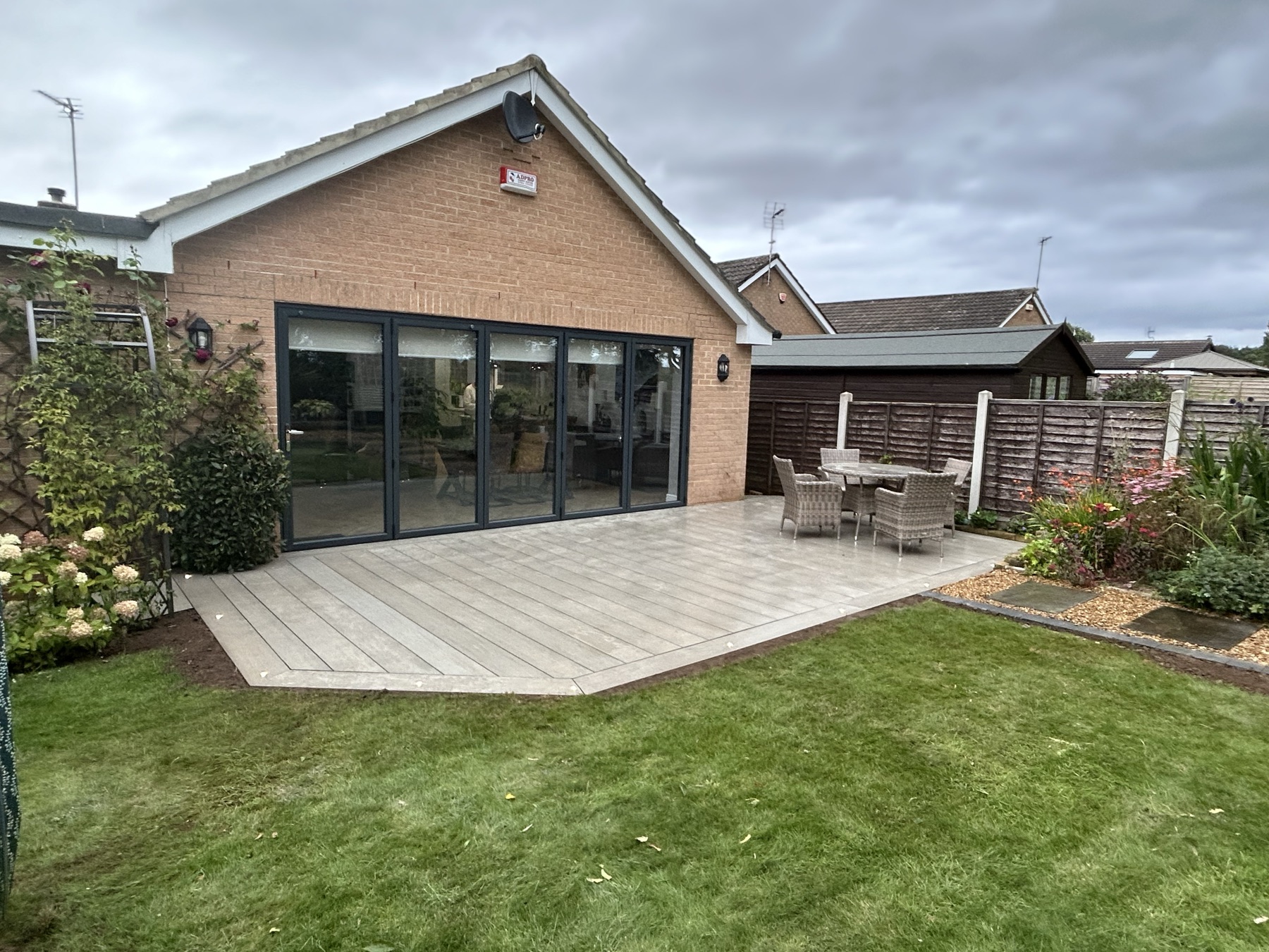 Composite Deck & Garden Finish — image 2