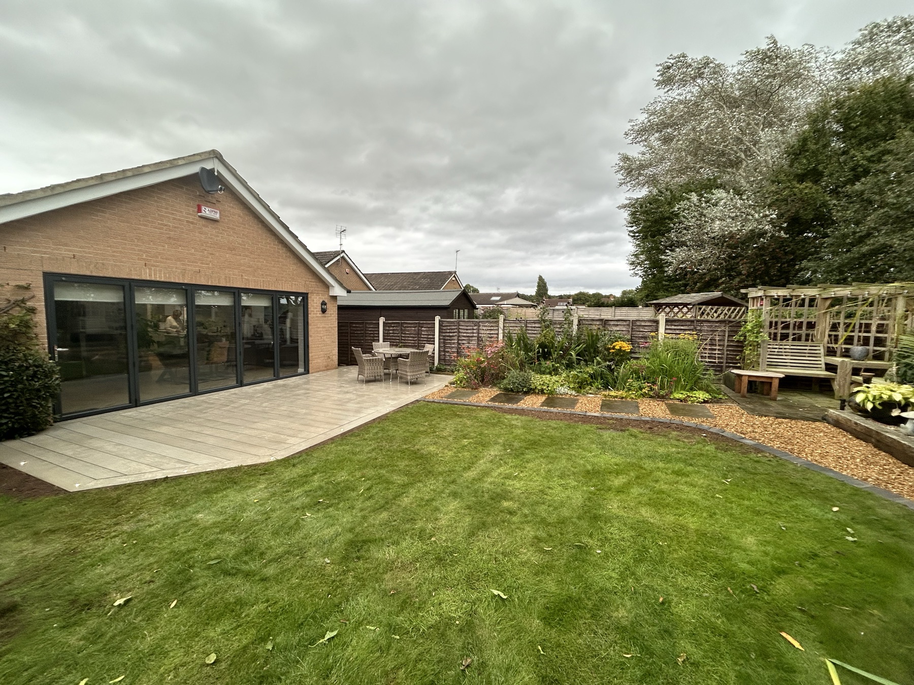 Composite Deck & Garden Finish — image 3