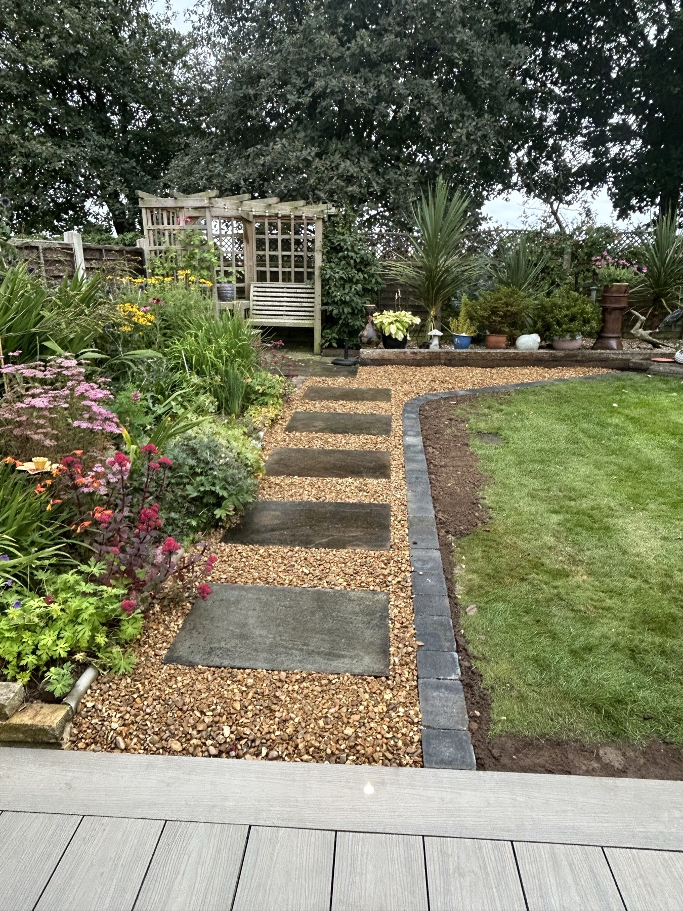 Composite Deck & Garden Finish — image 5