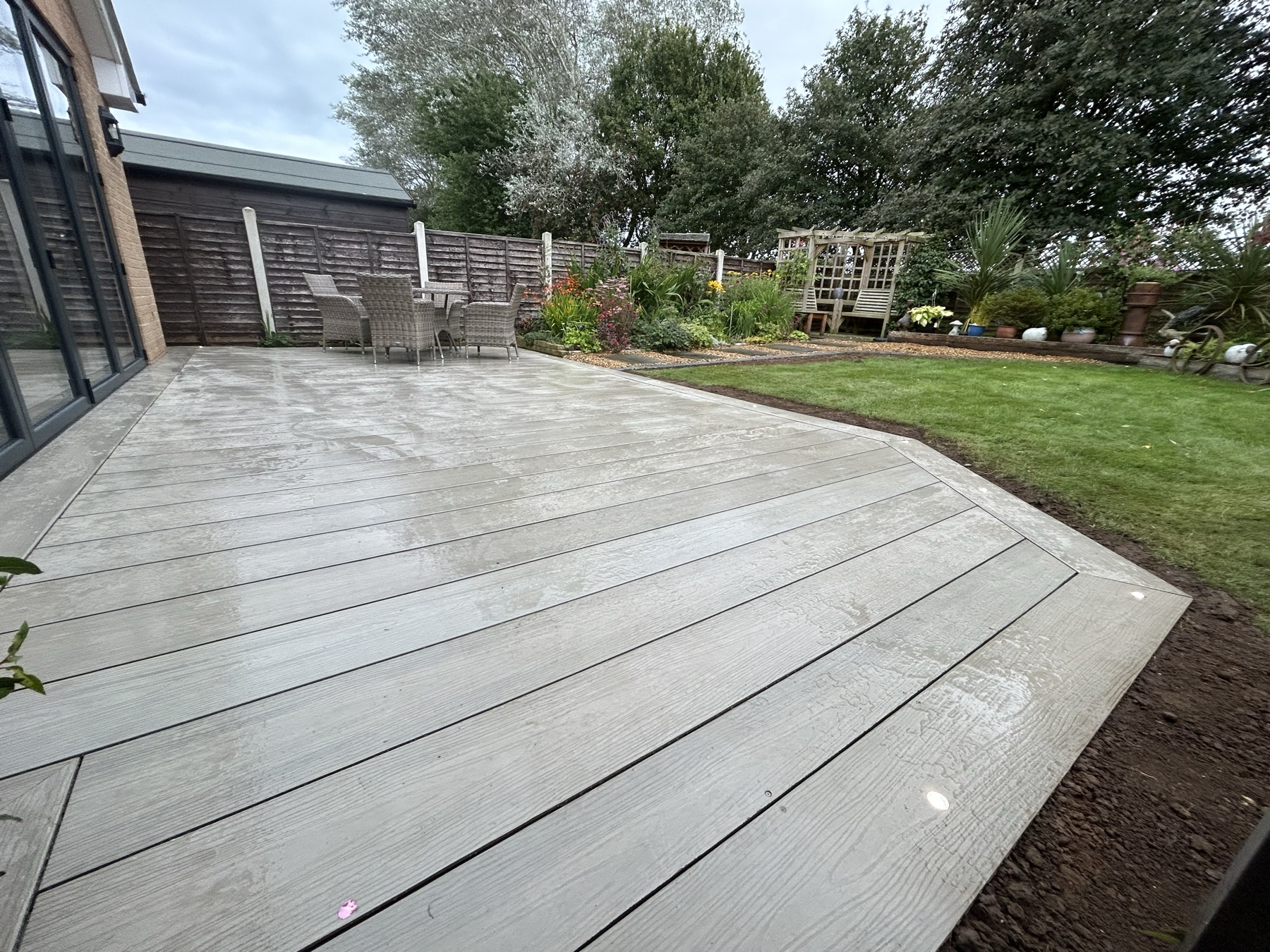 Composite Deck & Garden Finish — image 8