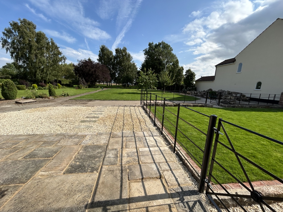 Estate Railings & Gate — image 4